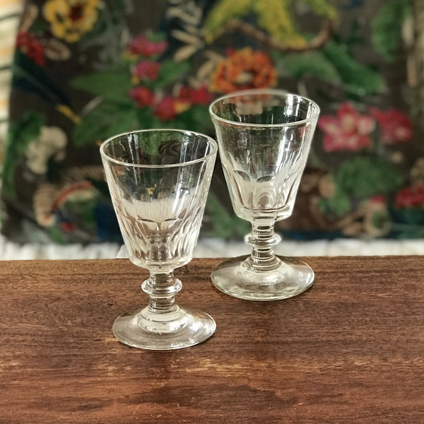 Paire de verres anciens à vin cuit ou à apéritif en verre soufflé à côtes plates - Hello Broc