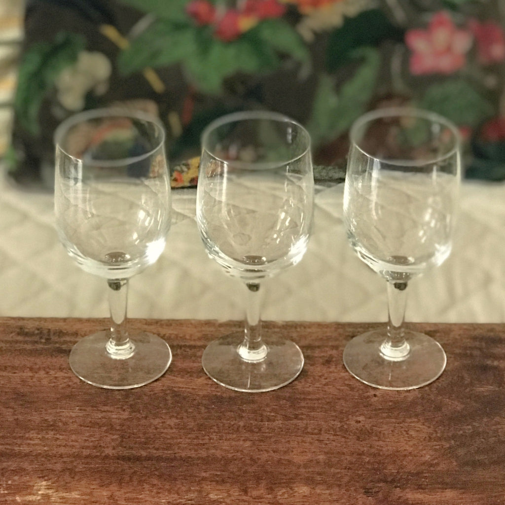 Lot de 3 verres à vin en cristal de Bohème contenance de 15 cl par Hello Broc brocante en ligne