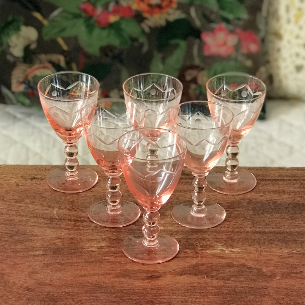 Lot de 6 verres à vin cuit en cristal taillé rose contenance de 6 cl par Hello Broc brocante en ligne