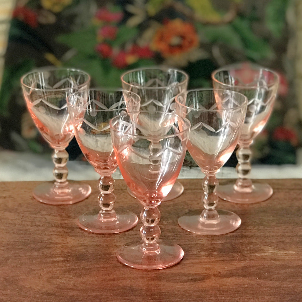 Lot de 6 verres à vin cuit en cristal taillé rose contenance de 6 cl par Hello Broc brocante en ligne