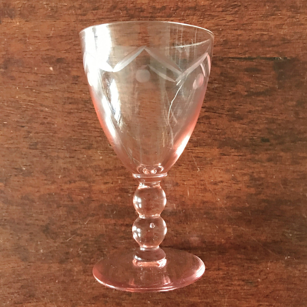 Lot de 6 verres à vin cuit en cristal taillé rose contenance de 6 cl par Hello Broc brocante en ligne