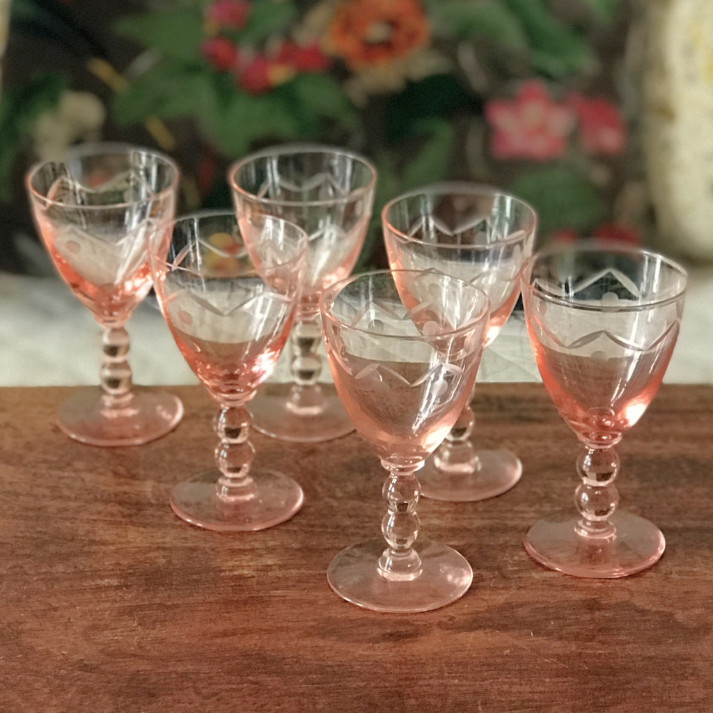 Lot de 6 verres à vin cuit en cristal taillé rose contenance de 6 cl par Hello Broc brocante en ligne