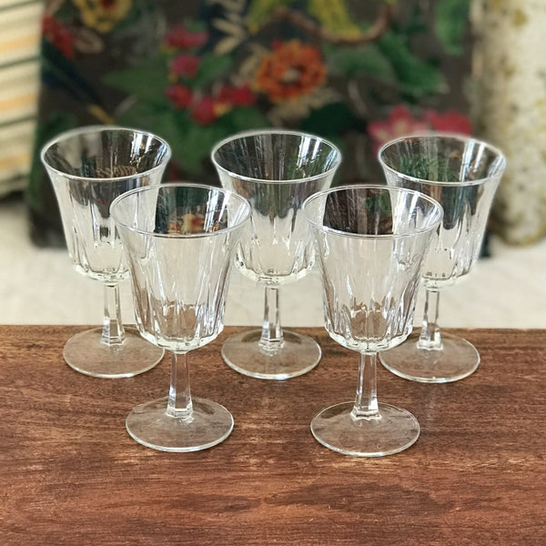 Lot de 5 verres à vin à pied évasés et striés contenance 12,5 cl par Hello Broc brocante en ligne