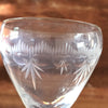 Lot de 5 verres anciens à vin cuit sur pied en cristal gravé contenance de 6 cl par Hello Broc brocante en ligne