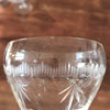 Lot de 5 verres anciens à vin cuit sur pied en cristal gravé contenance de 6 cl par Hello Broc brocante en ligne