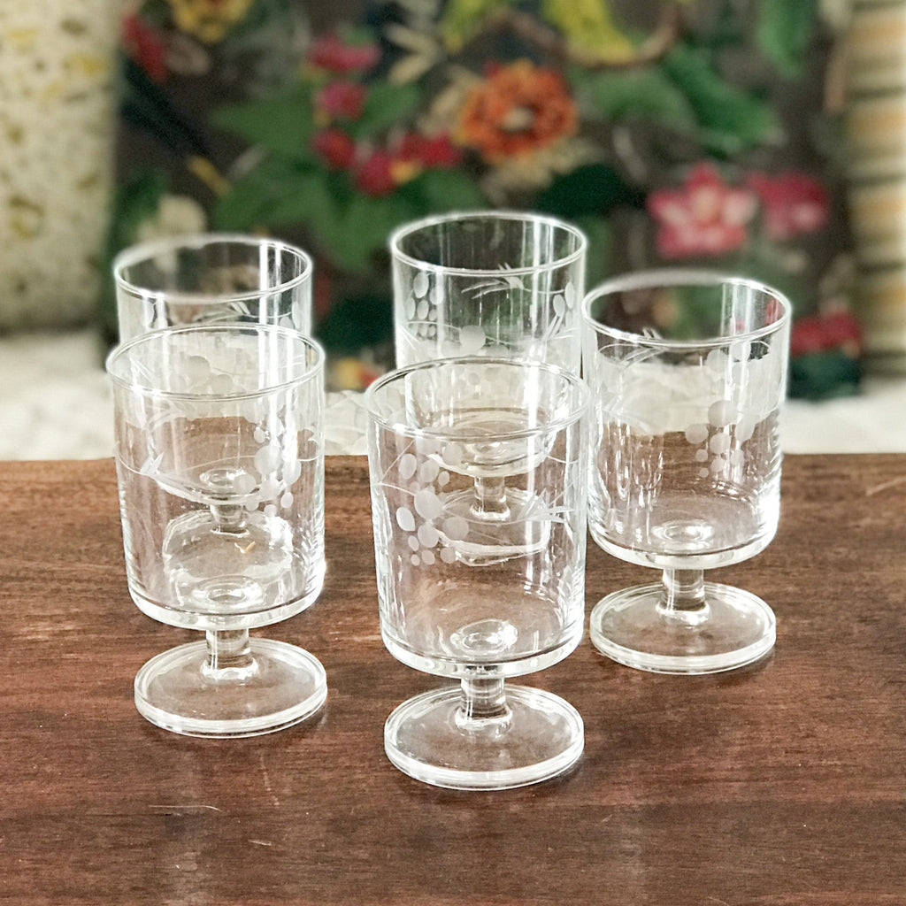 Lot de 5 verres à vin années 70 attribués à Luminarc décor gravé grappes contenance 14 cl par Hello Broc brocante en ligne
