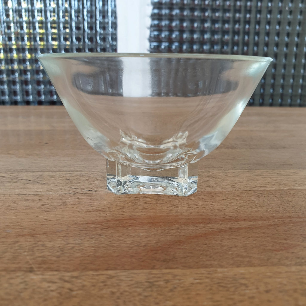 Lot de 4 coupes à champagne  vintage années 50 évasées base carrée par Hello Broc brocante en ligne