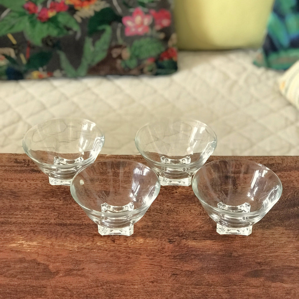 Lot de 4 coupes à champagne  vintage années 50 évasées base carrée par Hello Broc brocante en ligne