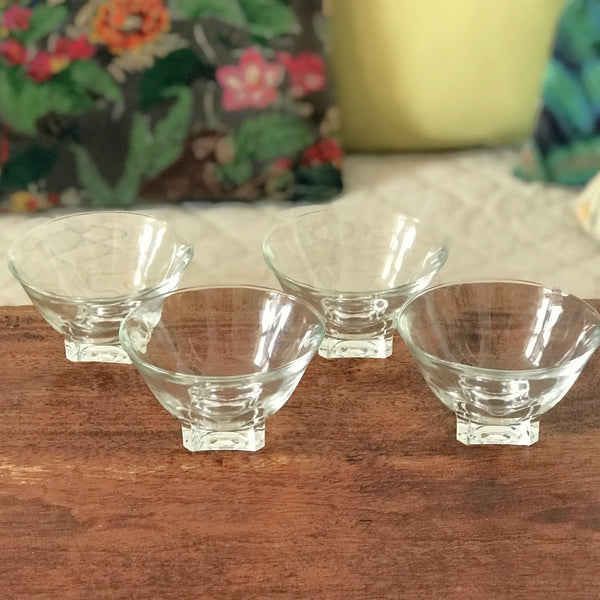 Lot de 4 coupes à champagne  vintage années 50 évasées base carrée par Hello Broc brocante en ligne
