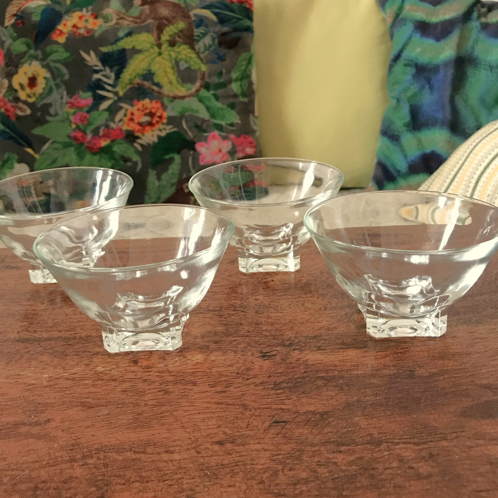 Lot de 4 coupes à champagne  vintage années 50 évasées base carrée par Hello Broc brocante en ligne