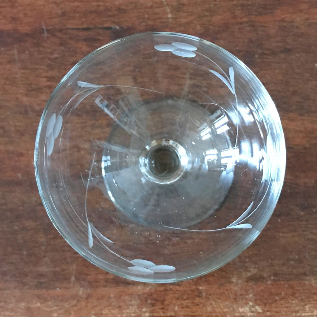 Ensemble de 6 coupes à champagne décor gravé de grappes contenance de 13 cl par Hello Broc brocante en ligne