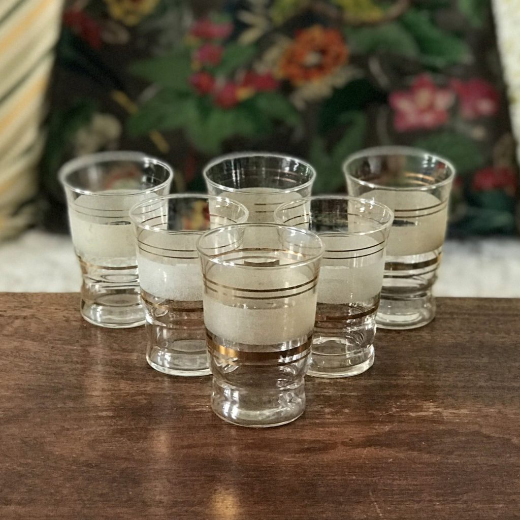 Lot de 6 verres à eau années 50 / 60 en verre brouillé granité et liserés dorés par Hello Broc brocante en ligne