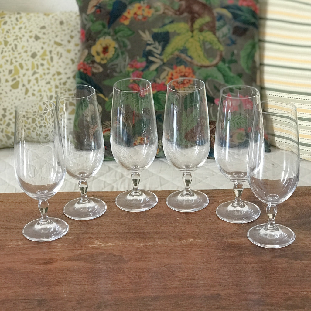 Lot de 6 verres sur pied à bière, à cocktail ou à jus en cristal par Hello Broc brocante en ligne