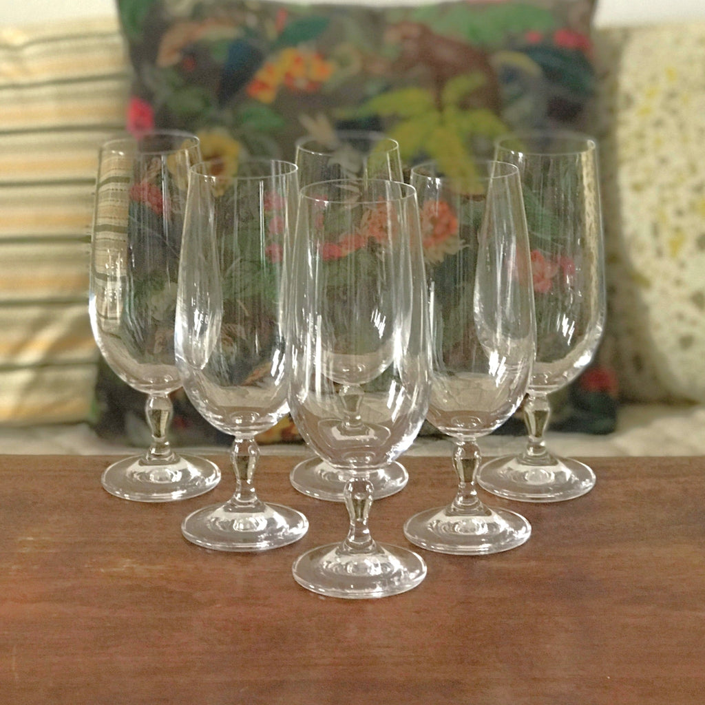 Lot de 6 verres sur pied à bière, à cocktail ou à jus en cristal par Hello Broc brocante en ligne
