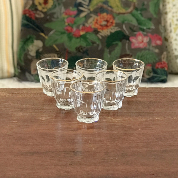 Lot de 6 petits verres à eau vintage liserés doré et paroi facettée par Hello Broc brocante en ligne