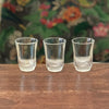 Lot de 3 verres anciens de bistrot à liqueur en verre moulé début XXème - Hello Broc brocante en ligne