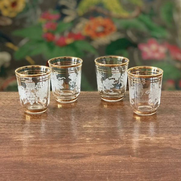 Lot de 4 petits verres à liqueur en verre décor grappes de raisin par Hello Broc brocante en ligne