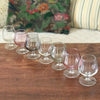 Ensemble de 7 verres à cognac vintage sur pied en verre moulé multicolores dans les tons pastels de 13 cl par Hello Broc brocante en ligne