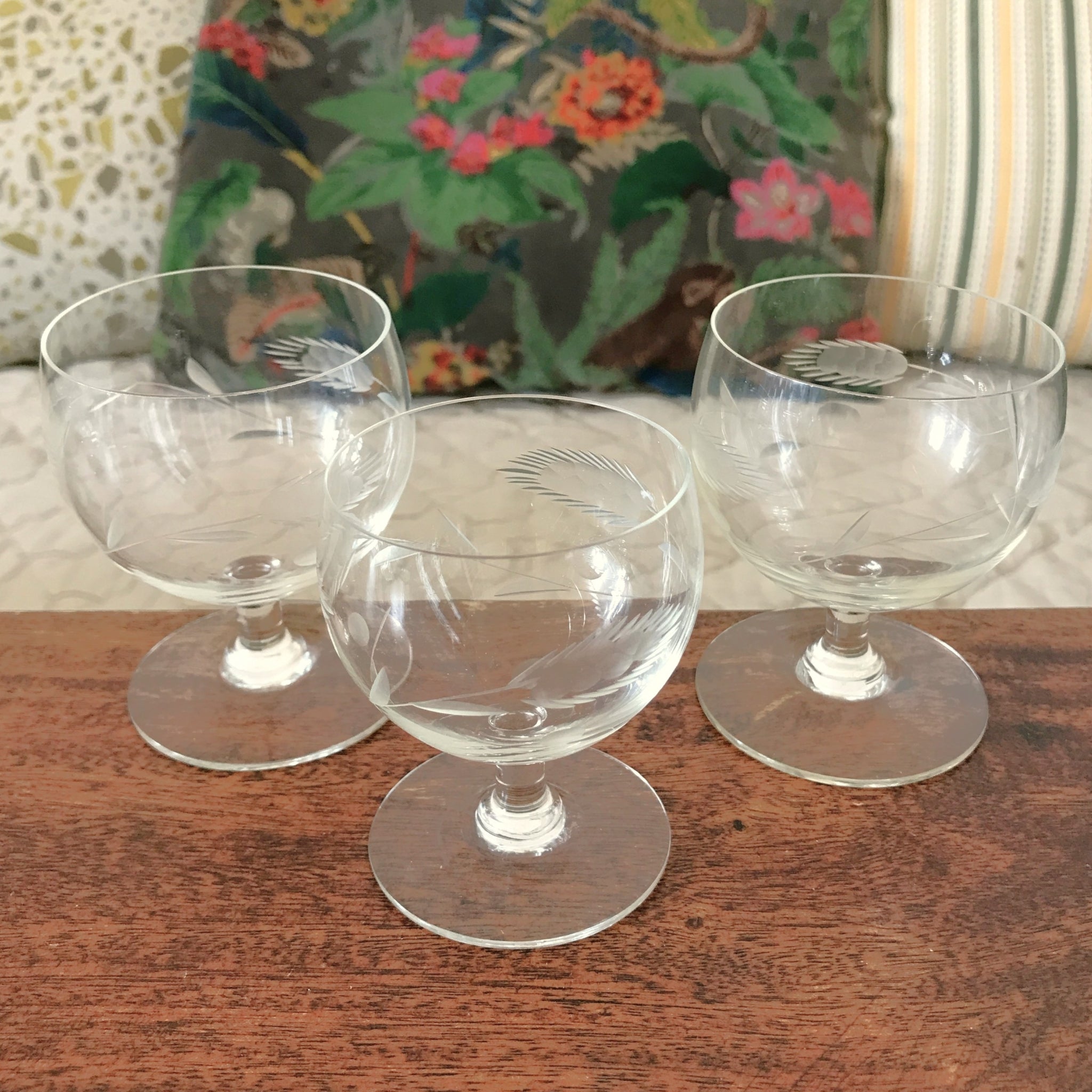 Lot de 5 verres anciens à liqueur marqués Reims France - Chopes miniatures - Collection Lot de 5 verres anciens à liqueur marqués Reims France - Chopes miniatures - Collection