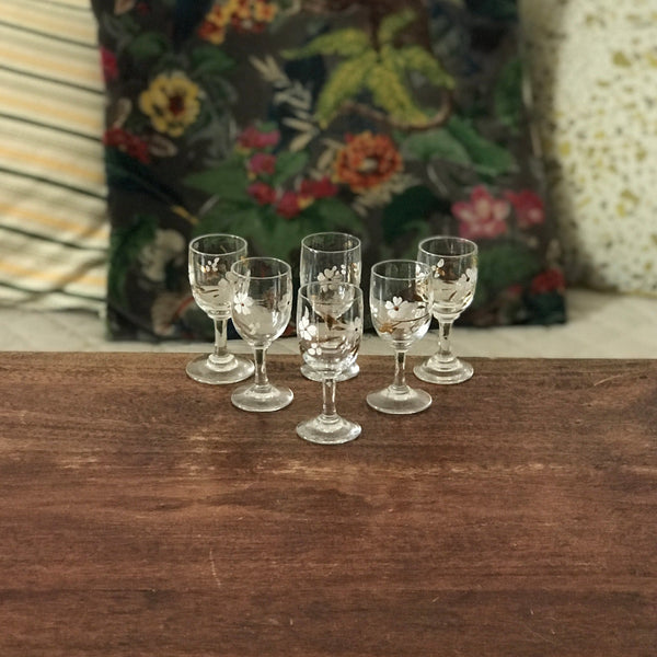 Lot de 6 verres à liqueur sur pied en verre soufflé décor peint main par Hello Broc brocante en ligne