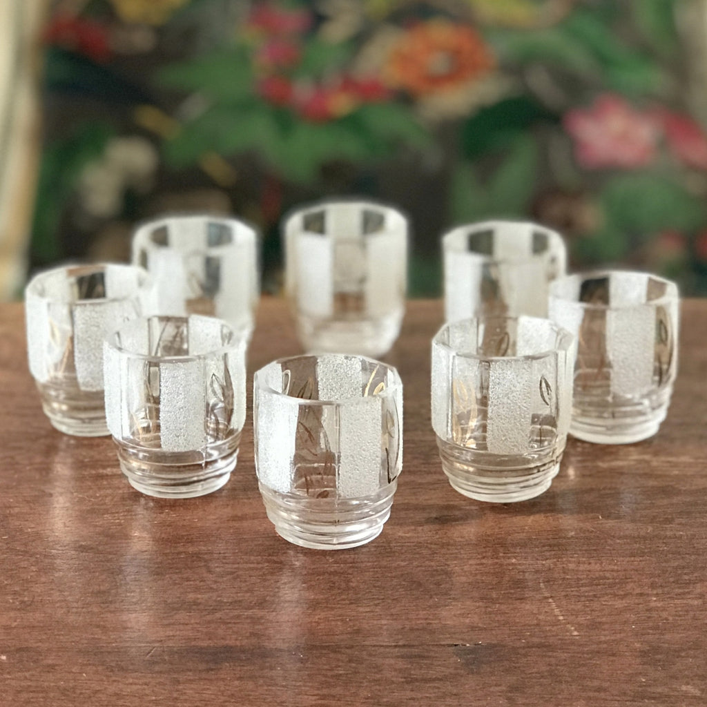 Lot de 8 verres à liqueur granités années 50 de forme octogonale par Hello Broc brocante en ligne