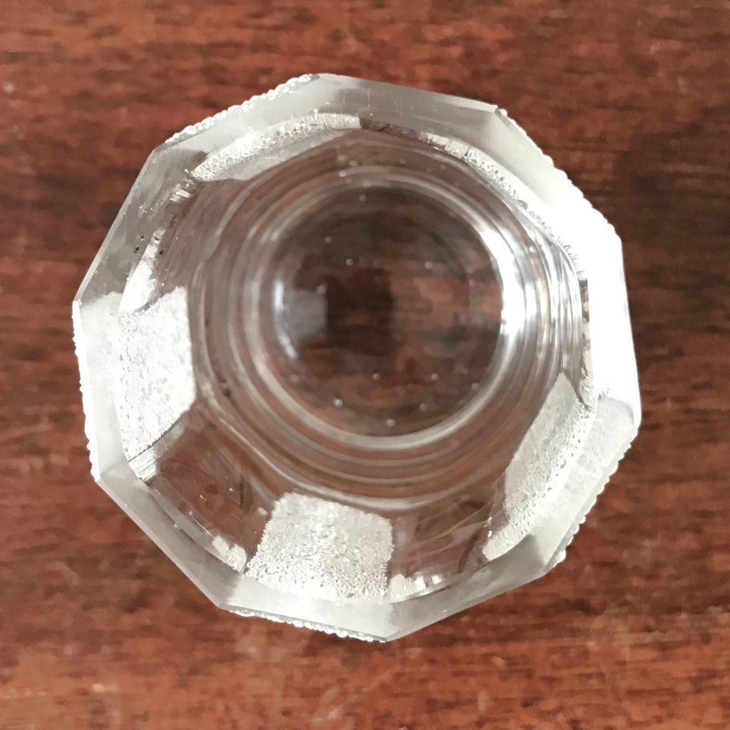 Lot de 8 verres à liqueur granités années 50 de forme octogonale par Hello Broc brocante en ligne