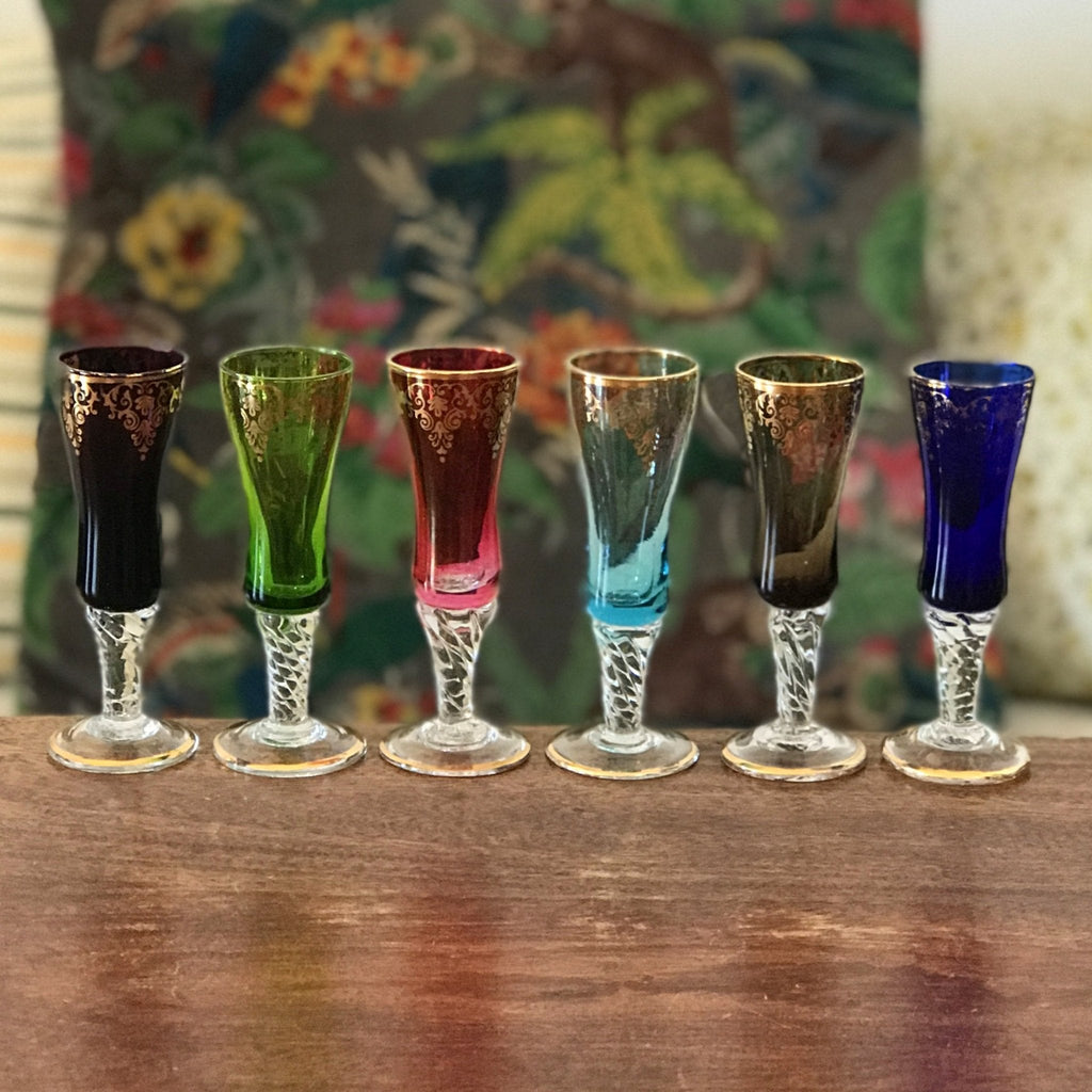Lot de 6 verres à digestif en verre de Murano multicolores pied torse incolore par Hello Broc brocante en ligne