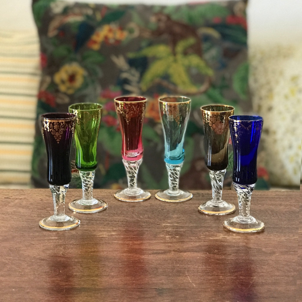 Lot de 6 verres à digestif en verre de Murano multicolores pied torse incolore par Hello Broc brocante en ligne