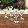 Lot de 6 verres à liqueur anciens dépareillés sur pied en verre par Hello Broc brocante en ligne