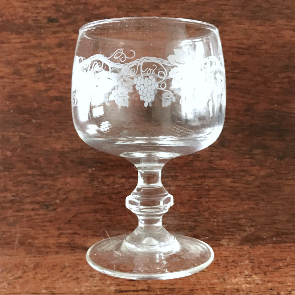 Lot de 6 verres ballons à liqueur ou à digestif sur pied décor imprimé grappes de raisin par Hello Broc brocante en ligne