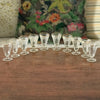 Lot de 10 petits verres à digestif ou à liqueur sur pied Art Déco en verre moulé liseré doré par Hello Broc brocante en ligne