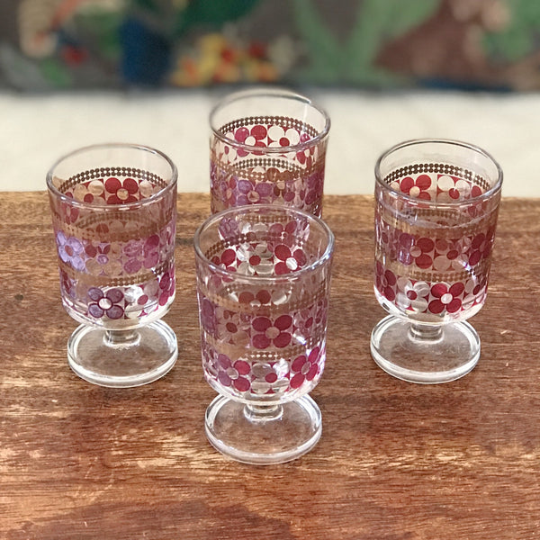 Lot de 4 petits verres à digestif sur pied modèle Suède par Luminarc décor vintage violet contenance de 4 cl