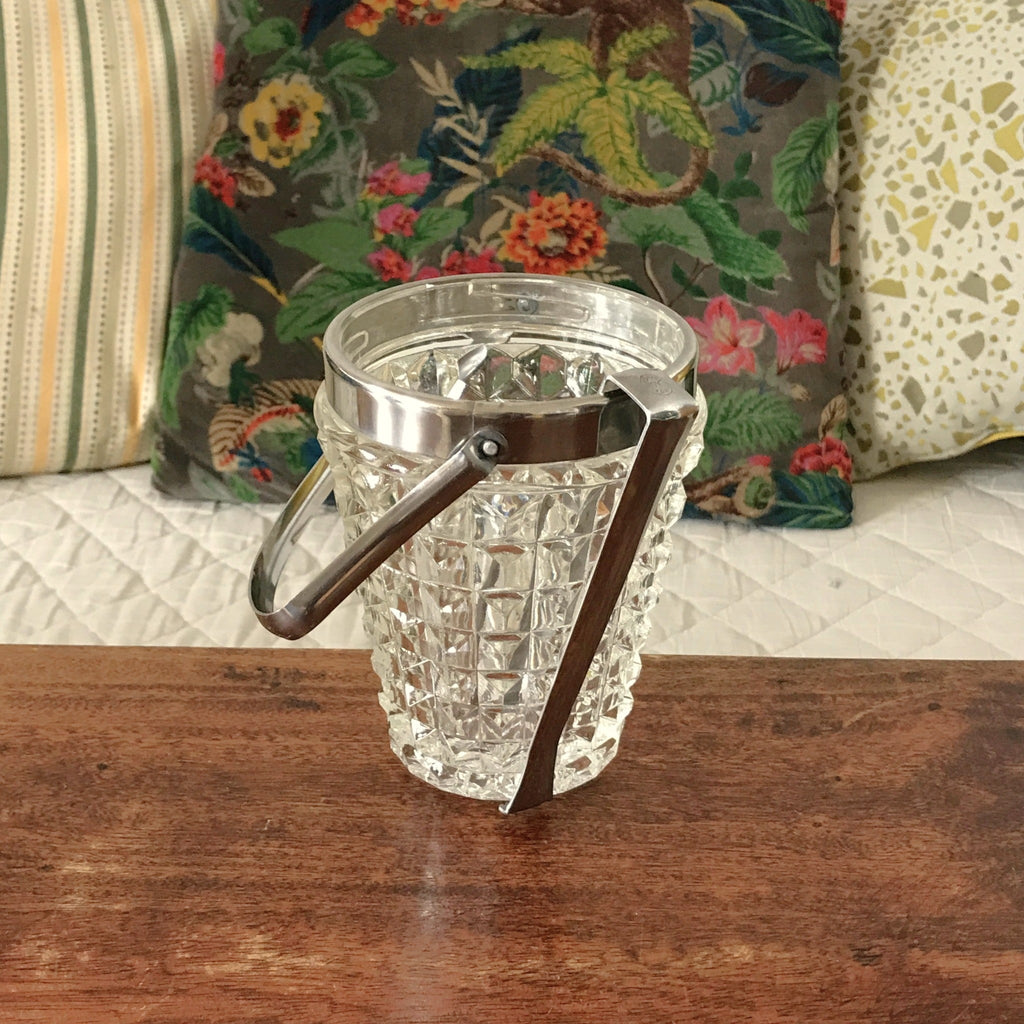 Seau à glace en verre moulé motifs pointe de diamant cerclage et pince à glaçon en inox années 50 / 60 par Hello Broc brocante en ligne