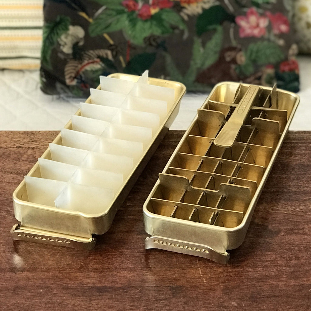 Ensemble de 2 bacs à glaçons vintage dorés dont un QuicKube années 50 60 par Hello Broc brocante en ligne