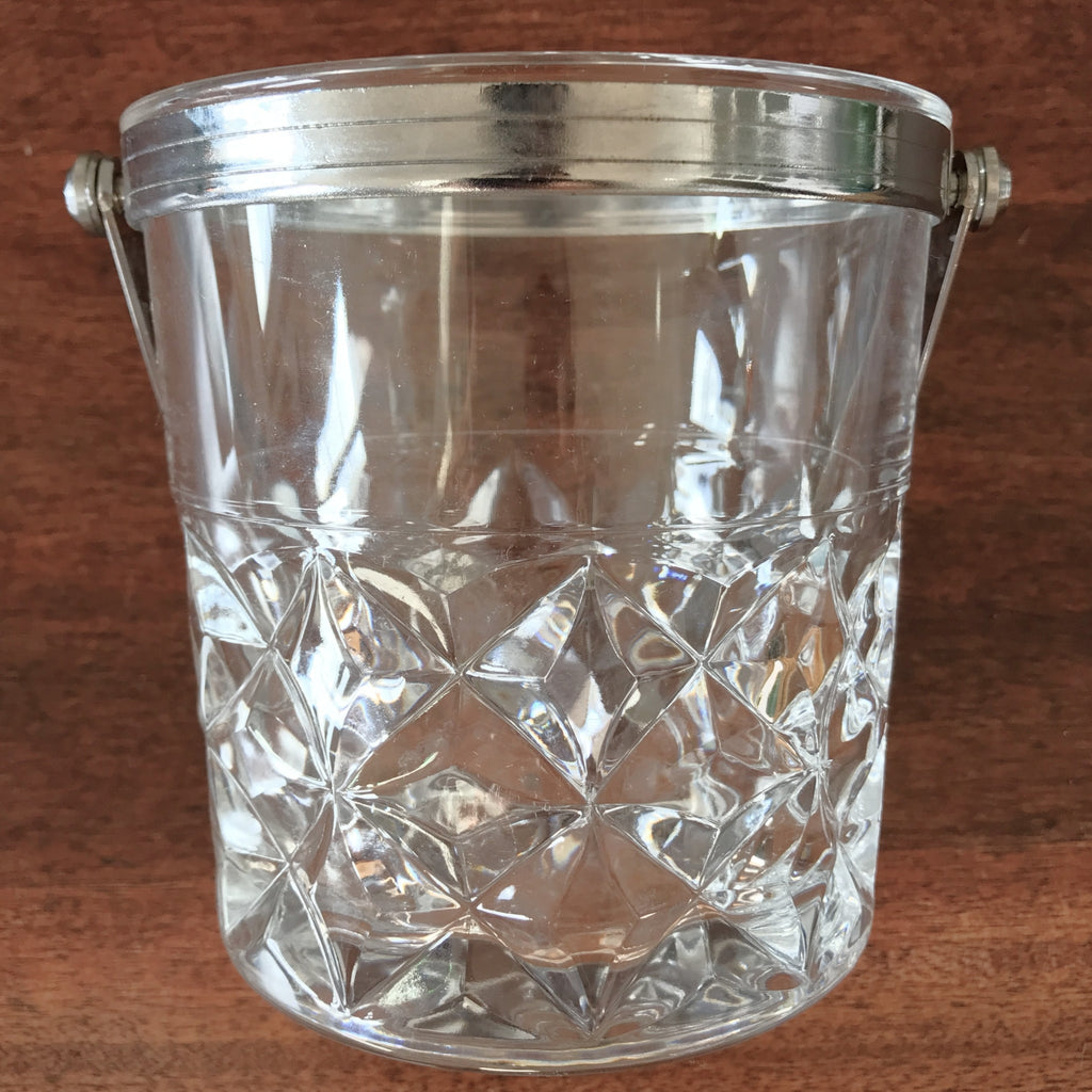 Seau à glace en cristal d'Arques et métal chromé modèle Sully par Hello Broc brocante en ligne