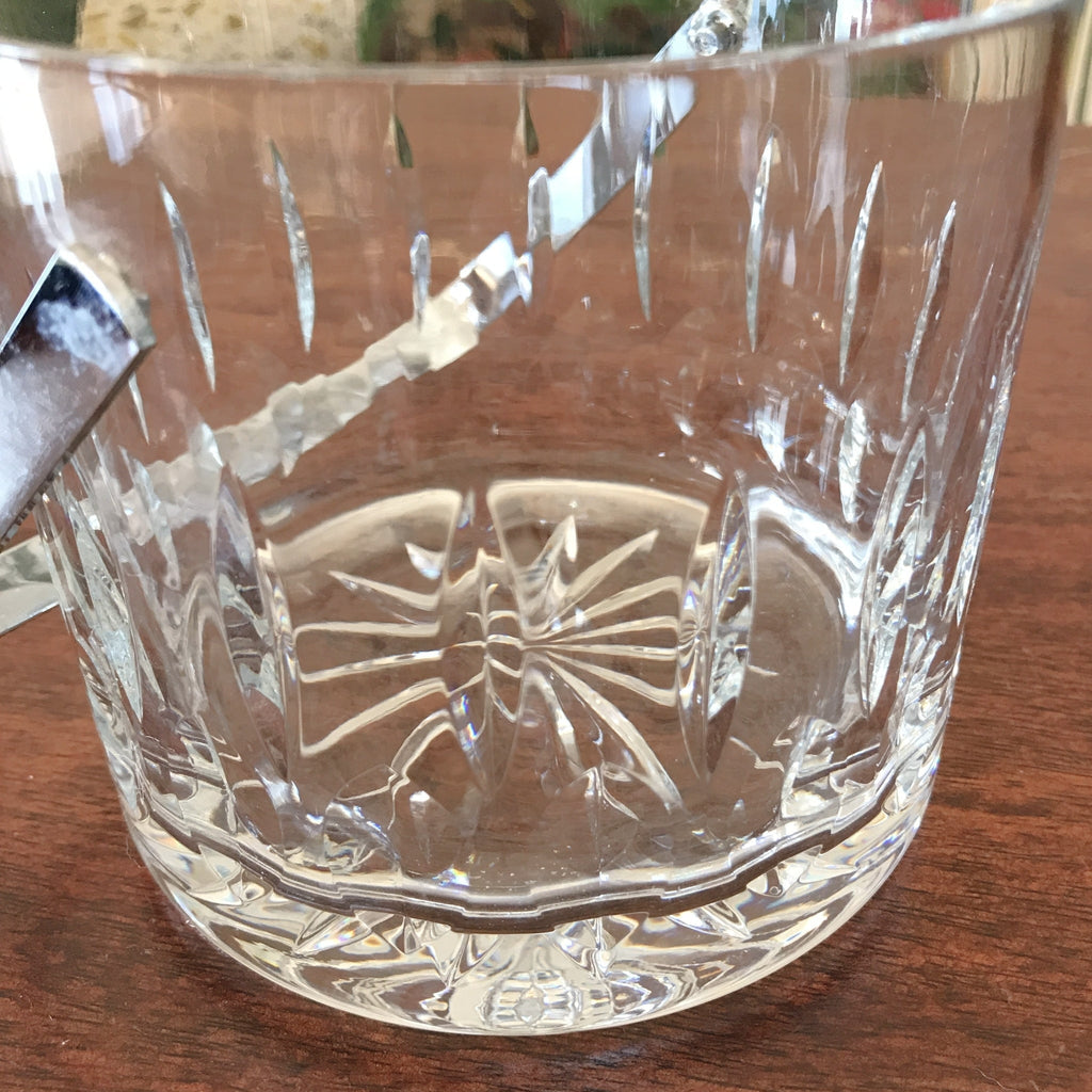 Seau à glace droit bas en cristal gravé poignée métal chromé hauteur de 10,5 cm par Hello Broc brocante en ligne