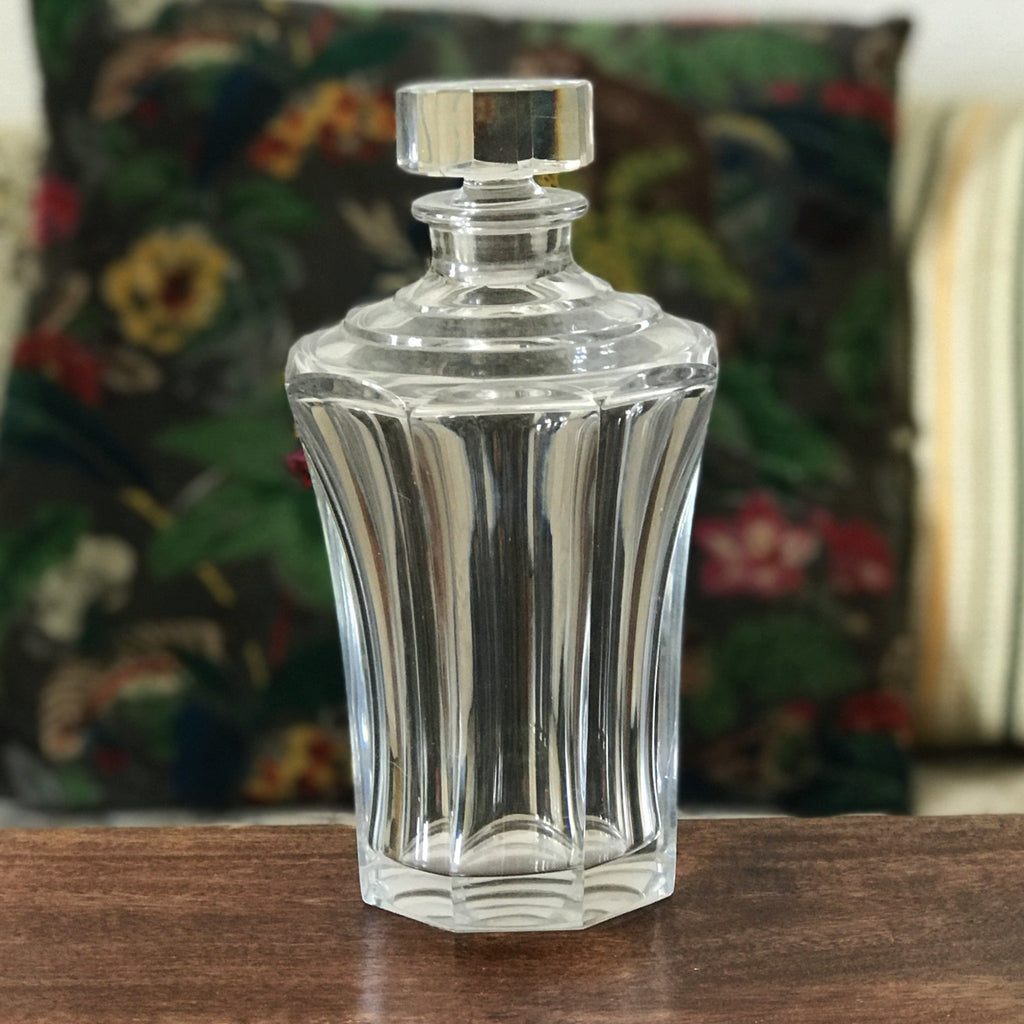 Carafe octogonale en cristal attribuée à Saint Louis avec bouchon d'origine Circa 1930 1940 par Hello Broc brocante en ligne