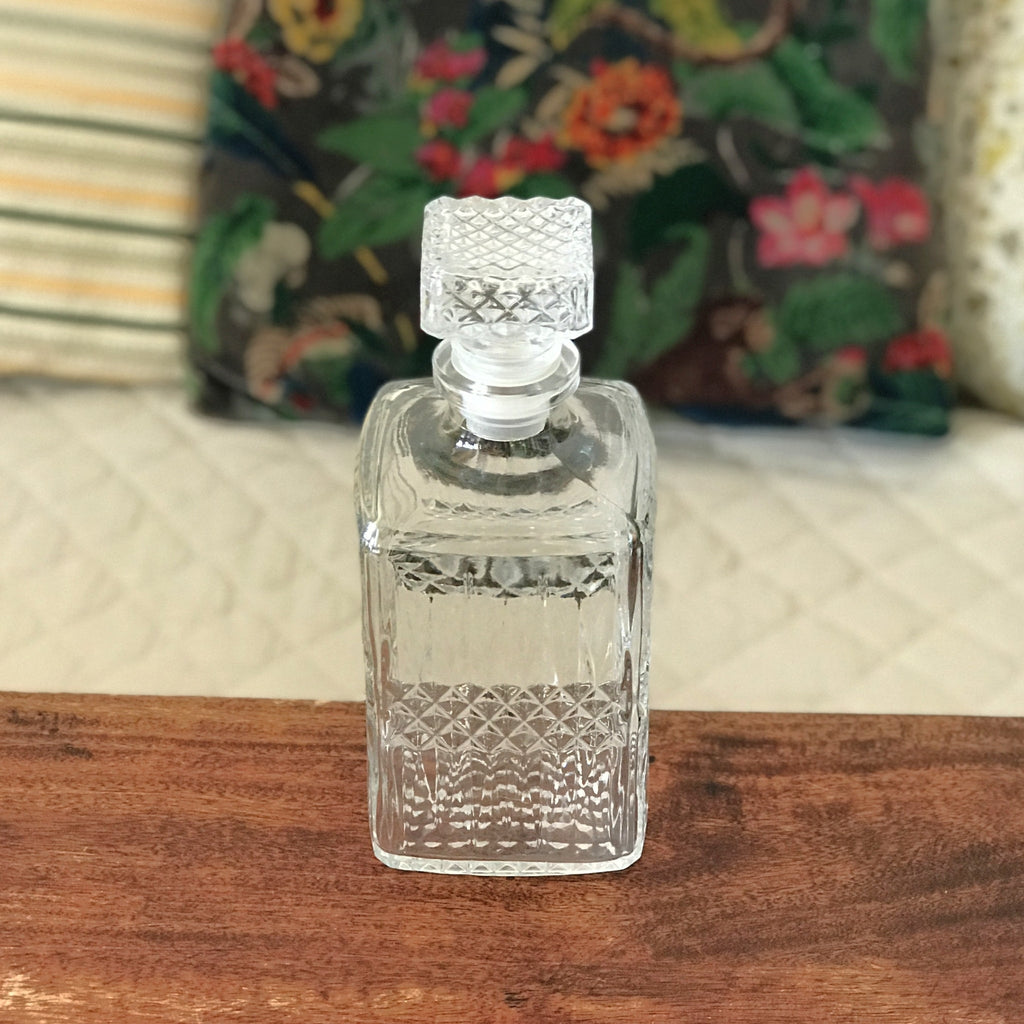 Carafe à whisky verre moulé pointe de diamant bouchon carré par Hello Broc brocante en ligne