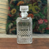 Carafe à whisky verre moulé pointe de diamant bouchon carré par Hello Broc brocante en ligne