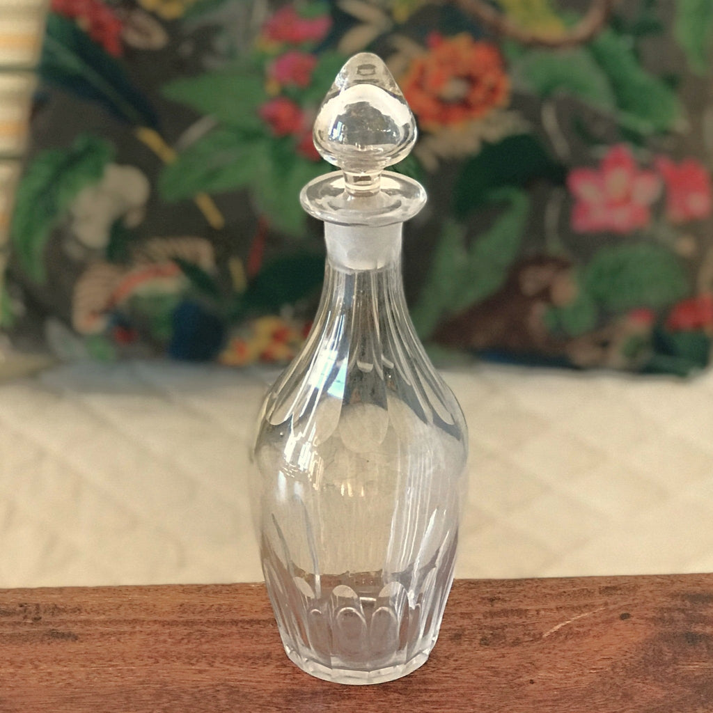 Carafon ou petite carafe ancienne en cristal de forme ovoïde avec son bouchon d'origine fin XIXème début XXème siècle par Hello Broc brocante en ligne