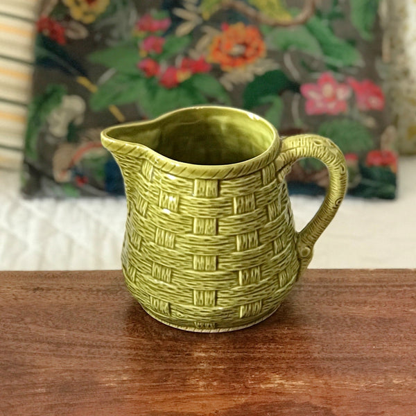 Pichet en céramique barbotine verte imitant de l'osier tressé Digoin Sarreguemines France par Hello Broc brocante en ligne