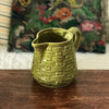 Pichet en céramique barbotine verte imitant de l'osier tressé Digoin Sarreguemines France par Hello Broc brocante en ligne
