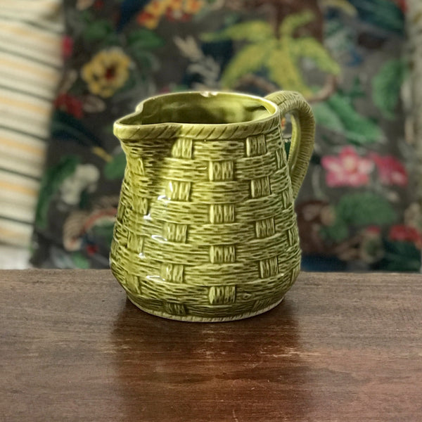 Pichet en céramique barbotine verte imitant de l'osier tressé Digoin Sarreguemines France par Hello Broc brocante en ligne