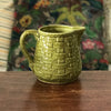 Pichet en céramique barbotine verte imitant de l'osier tressé Digoin Sarreguemines France par Hello Broc brocante en ligne