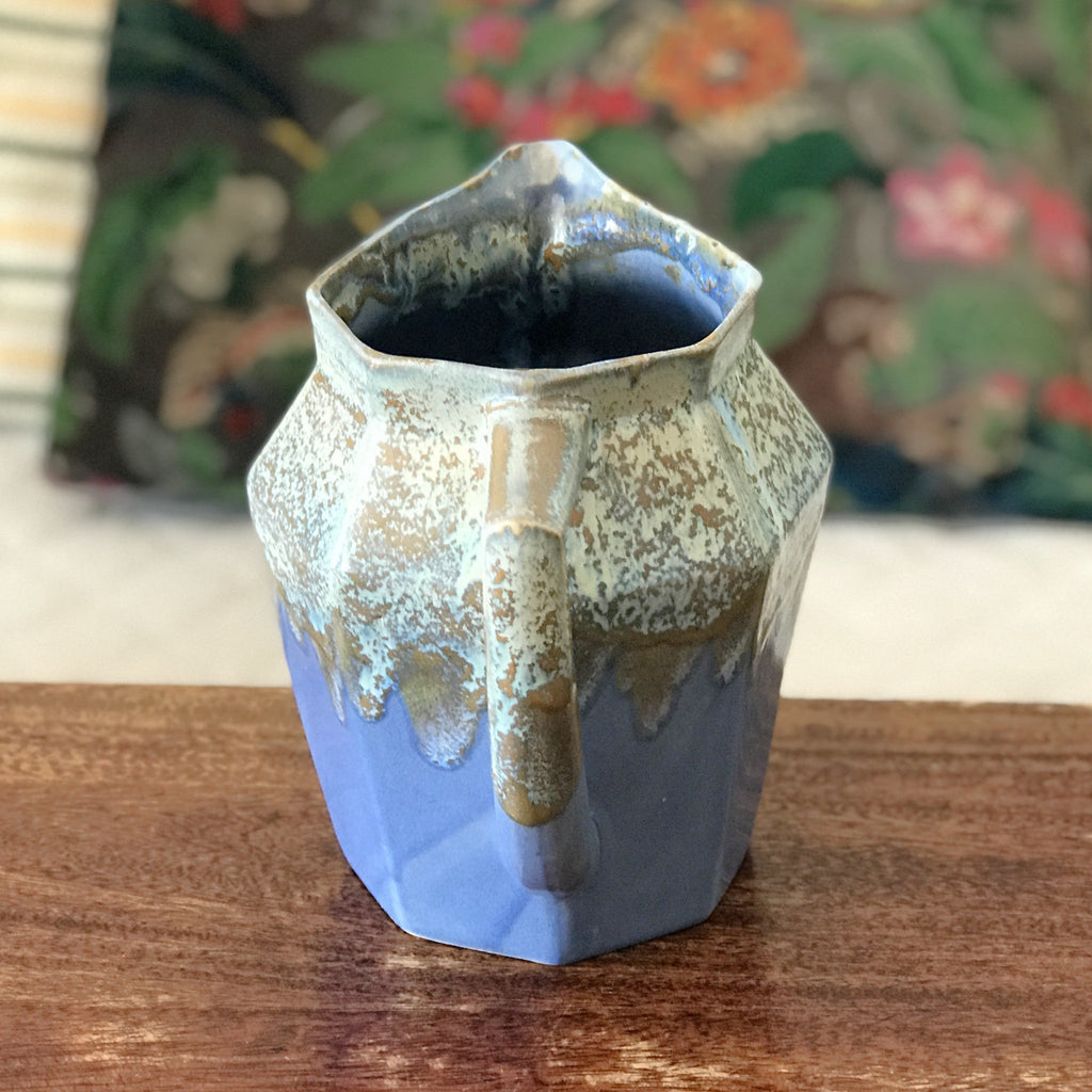 Pichet en céramique émaillée bleu lavande et beige Alphonse Mouton ou Alpho années 50 par Hello Broc brocante en ligne