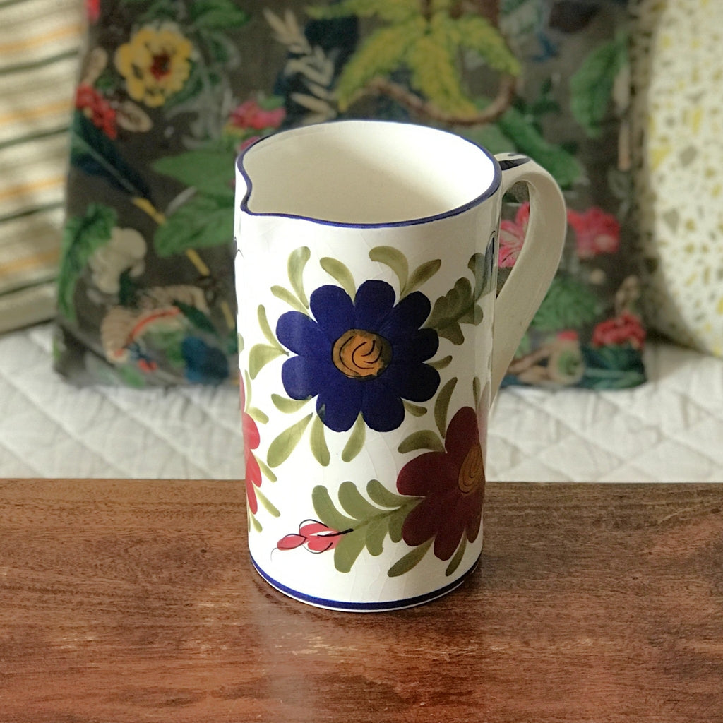 Grand pichet droit en céramique décor grosses fleurs contenance 1,5 litre par Hello Broc brocante en ligne