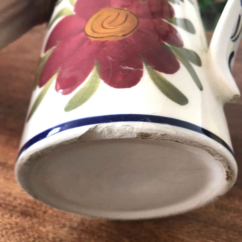 Grand pichet droit en céramique décor grosses fleurs contenance 1,5 litre par Hello Broc brocante en ligne
