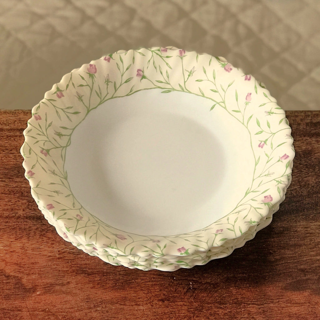 Lot de 5 assiettes creuses ou  à soupe vintage Luminarc verre opalin blanc décor fleurs mauves sur fond jaune pâle par Hello Broc brocante en ligne