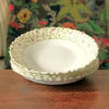 Lot de 5 assiettes creuses ou  à soupe vintage Luminarc verre opalin blanc décor fleurs mauves sur fond jaune pâle par Hello Broc brocante en ligne
