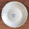 Lot de 5 assiettes creuses ou  à soupe vintage Luminarc verre opalin blanc décor fleurs mauves sur fond jaune pâle par Hello Broc brocante en ligne